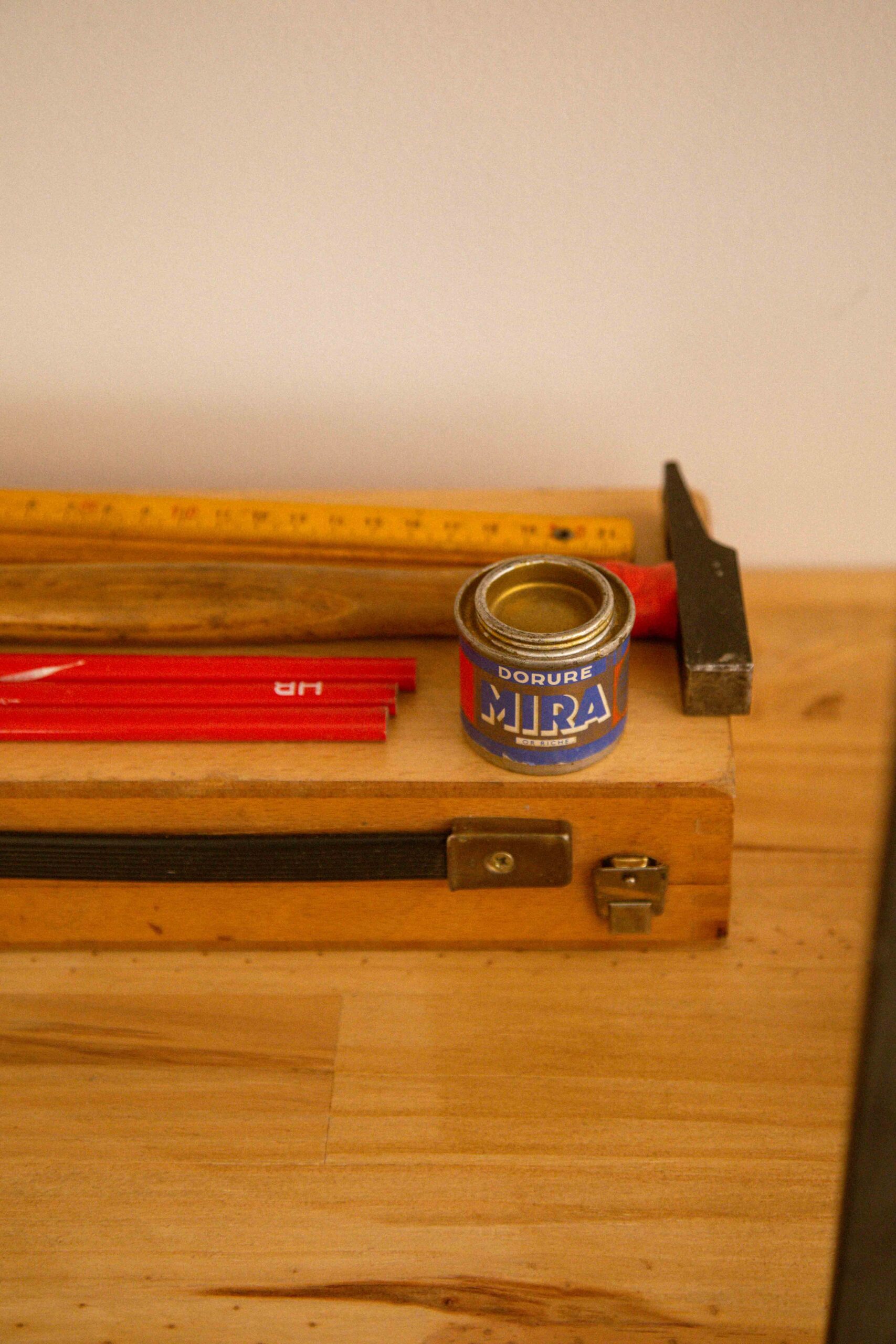 Photo d'outils de menuiserie.